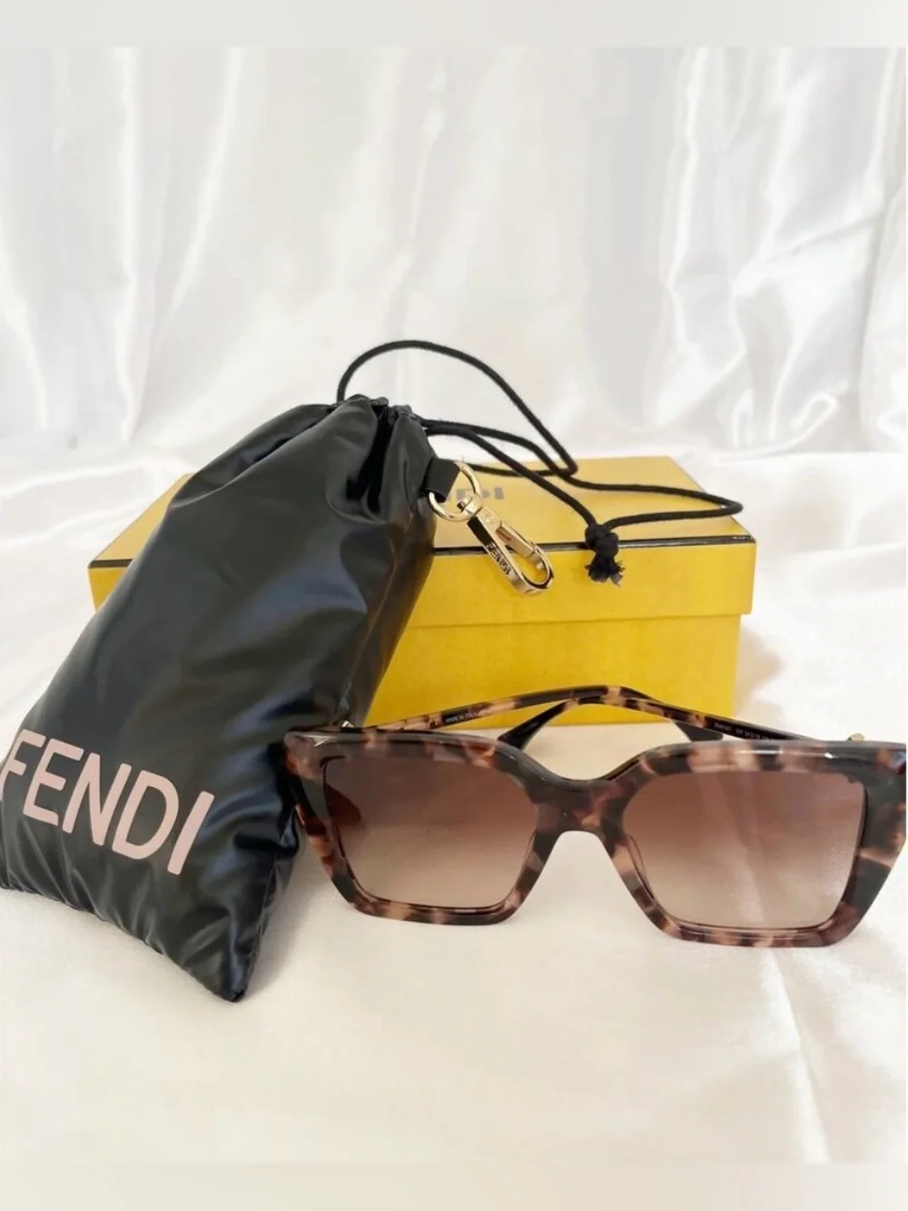 FENDI FF Diamonds FE40161I Sunglasses Tortoise Frame Brown Gradient Lenses